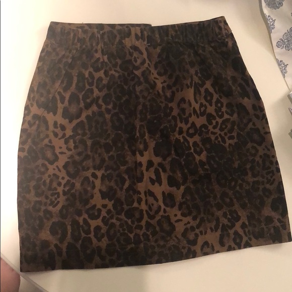 Leopard print mini skirt by ODDI - Picture 2 of 3